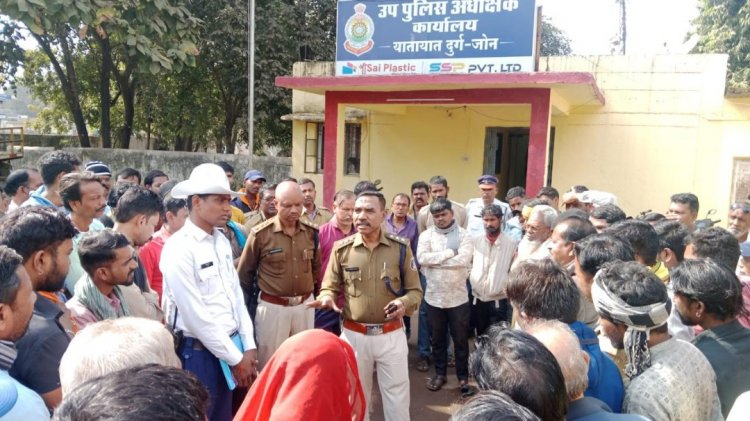 शहर की यातायात व्यवस्था को सरल, सुगम एवं सुरक्षित बनाने हेतु ई रिक्शा चालको की मीटिंग ली गई