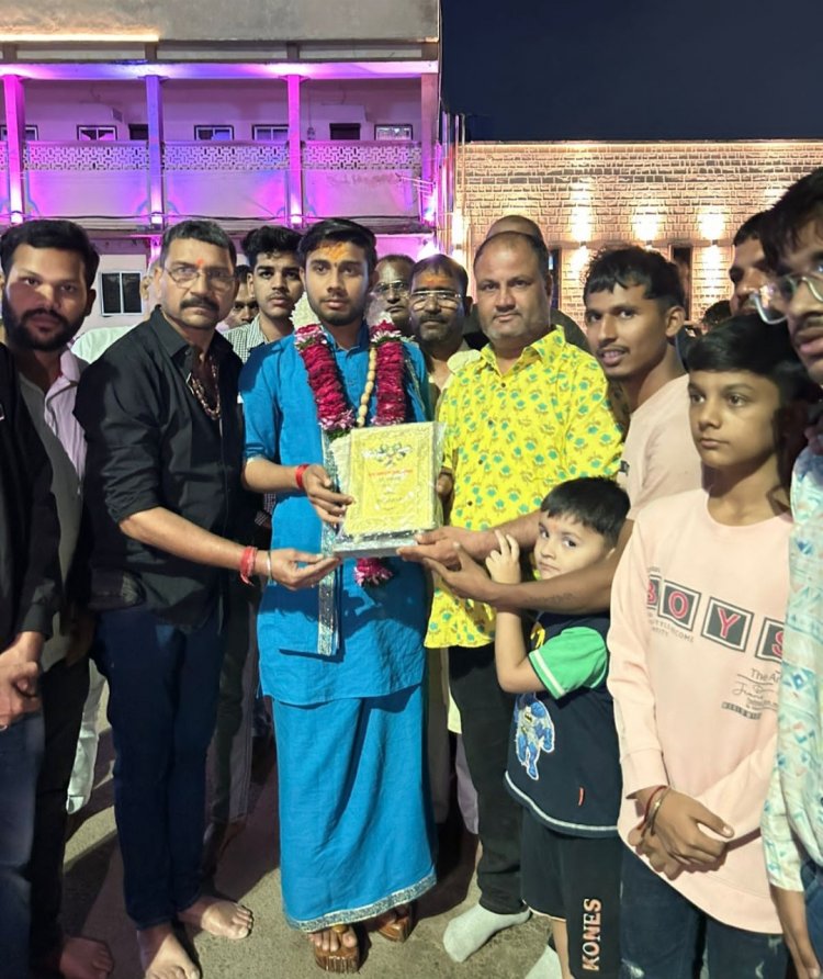 सिद्धेश्वर धाम सतना के गुरु ने जन समर्पण सेवा संस्था दुर्ग के सेवाभावी कार्यो की प्रशंसा की जरूरतमंदों को अपने हाथों से भोजन वितरण किये