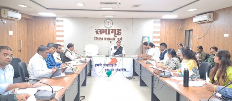 जिला पंचायत सीईओ ने प्रधानमंत्री आवास योजना एवं मनरेगा के निर्माण कार्यों की समीक्षा की