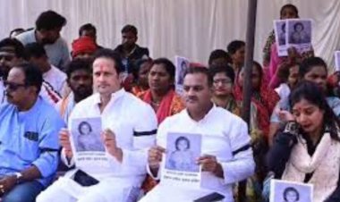 युवती की हत्या पर कांग्रेस का विरोध-प्रदर्शन, लगा रहे हैं इंसाफ की गुहार