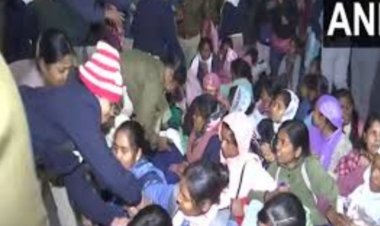 हम चोर, डाकू या नक्सली नहीं हैं, रायपुर में विरोध प्रदर्शन कर रहे बीएड शिक्षकों का छलका दर्द