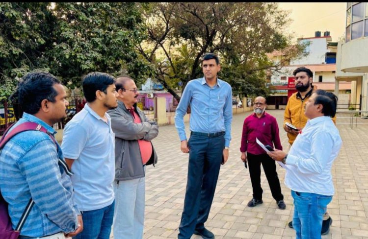 बड़े बकायादरों के यहाँ पहुँचे कमिश्नर, कहा जल्द टैक्स अदा करे नही तो कार्रवाही के लिए रहें तैयार