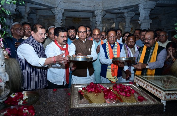 केन्द्रीय मंत्री शिवराज सिंह चौहान एवं मुख्यमंत्री विष्णुदेव साय ने की भगवान पार्श्वनाथ की पूजा अर्चना