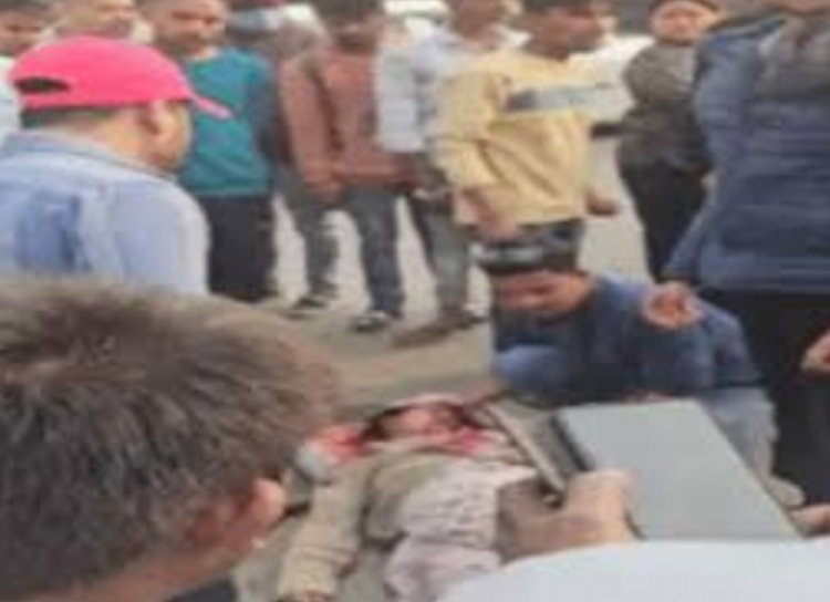 रायपुर में महिला खड़ी थी, मौत बनकर ई-रिक्शा आ गया 20 मिनट तक तड़पती रही