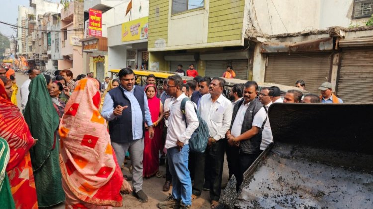बोरसी में 25 साल पुराने सिवरेज का होगा संधारण विधायक गजेन्द्र यादव ने किया भूमिपूजन,चंडी मंदिर के सामने सड़क का डामरीकरण