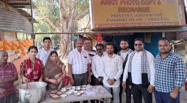 अयोध्या मे श्री राम जी के प्राण प्रतिष्ठा की पहली वर्षगांठ को हॉस्पिटल सेक्टर मार्किट के सामने राष्ट्रीय मानव अधिकार के पद अधिकारियों ने हनुमान मंदिर मे बड़े धूमधाम से मनाया