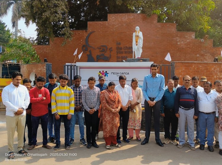 शहीदों को दी गई श्रद्धांजली,गांधी जी की प्रतिमा समीप निगम कमिश्नर व अधिकारी/कर्मचारियो ने 2 मिनट का मौन रखा