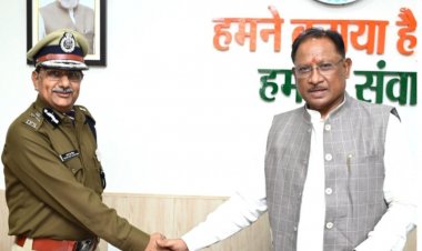 मुख्यमंत्री साय से नवनियुक्त पुलिस महानिदेशक अरुण देव गौतम ने की सौजन्य भेंट