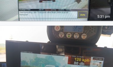 सडक दुर्घटनाओ के प्रमुख कारणो पर विगत 07 माह में यातायात पुलिस दुर्ग द्वारा इंटरसेपटर वाहन से कुल-2319 वाहन चालको पर कार्यवाही कर कुल-25,89,100 रूपये समन शुल्क वसूल किया गया 