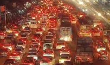 महाकुंभ के बीच महासंकट, प्रयागराज में खाद्यान्न, सब्जी-मसाले, दवाई, पेट्रोल-डीजल की किल्लत