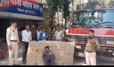 जिला दुर्ग पुलिस की बडी कार्यवाही चौकी जेवरा सिरसा , थाना मोहन नगर , एसीसीयु दुर्ग ,आबकारी विभाग दुर्ग की संयुक्त कार्यवाही, आरोपियों से कुल 442 पेटी शराब व परिवहन मे प्रयुक्त एक माजदा वाहन एवं मोटर सायकल स्प्लेंडर जप्त