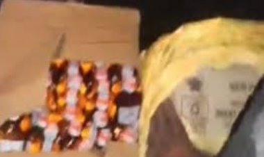 सरपंच प्रत्याशी का पति शराब बांटते पकड़ाया