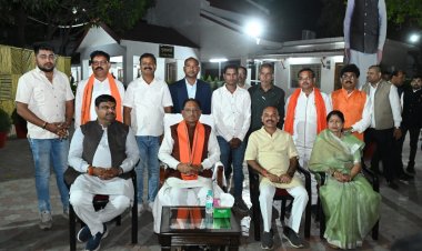 विधायक गजेन्द्र संग नवनिर्वाचित महापौर और पार्षदो ने की मुख्यमंत्री से मुलाकात 