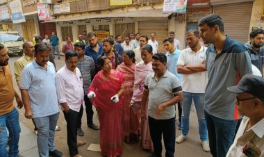 महापौर ने इंदिरा  मार्केट क्षेत्र में तीन घंटे घूमकर देखी सफाई सहित अन्य व्यवस्था,लोगो से रूबरू होकर जाना उनकी समस्या