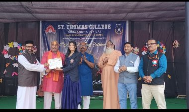 दुर्ग ग्रामीण विधायक ललित चन्द्राकर ने सेंट थॉमस कॉलेज में मंगलवार को आयोजित वार्षिकोत्सव में बतौर मुख्य अतिथि शामिल हुए