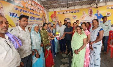 विजयी प्रत्याशियों ने दुर्ग ग्रामीण विधायक ललित चंद्राकर से मिलकर आभार व्यक्त किया 