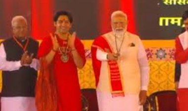 पीएम मोदी ने छतरपुर के बागेश्वर धाम में किया कैंसर अस्पताल का शिलान्यास, बड़ी घोषणा ‘देश के हर जिले में खुलेंगे कैंसर डे केयर सेंटर’