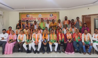 पाटन ब्लाक के नव निर्वाचित जिला व जनपद सदस्यों का जिला भाजपा अध्यक्ष व पंचायत चुनाव जिला प्रभारी विधायक ललित चंद्राकर ने किया अभिनंदन