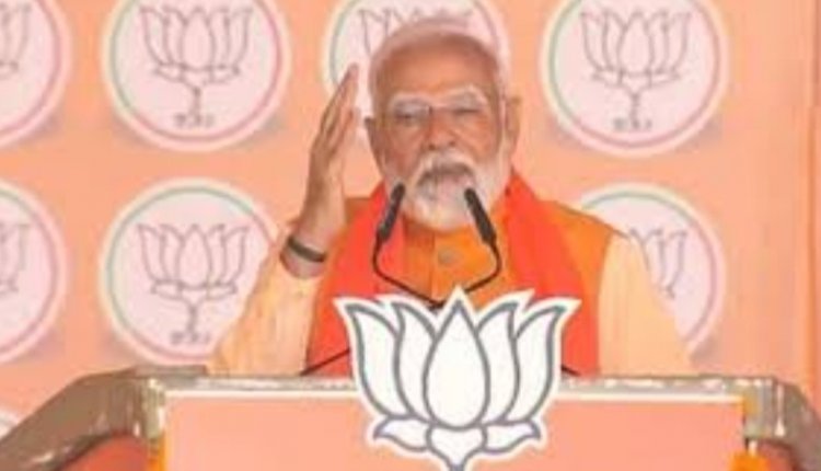 दिल्ली में वोटिंग से पहले झाड़ू के तिनके बिखरे, PM मोदी का AAP सरकार पर बड़ा हमला