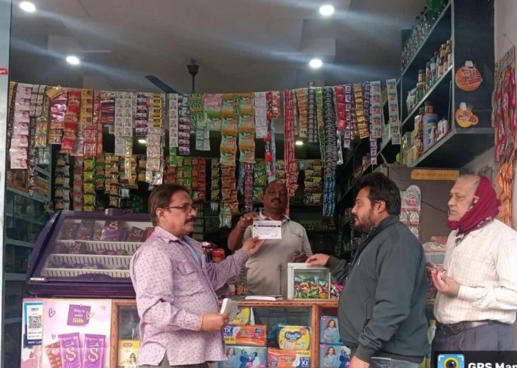सड़क पर कचरा फेंकते पकड़े गए,निगम प्रशासन ने लगाया जुर्माना