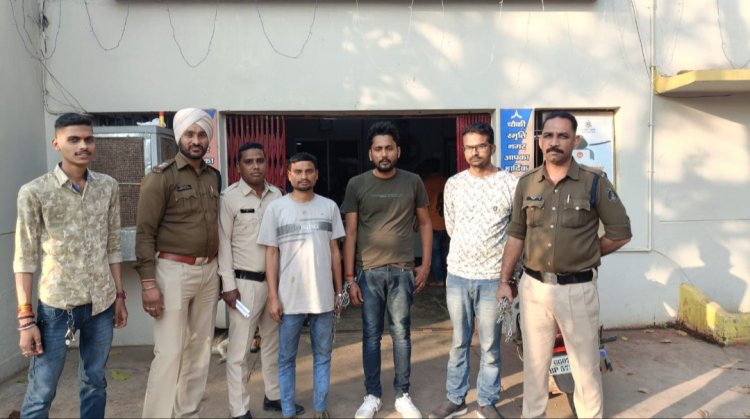ऑनलाईन फ्रॉड करने वाले गिरोह के तीन सदस्य गिरफतार,जिले मे वीआईपी प्रवास के मद्देनजर होटल, लॉज चेकिंग के दौरान पकडे गये आरोपी