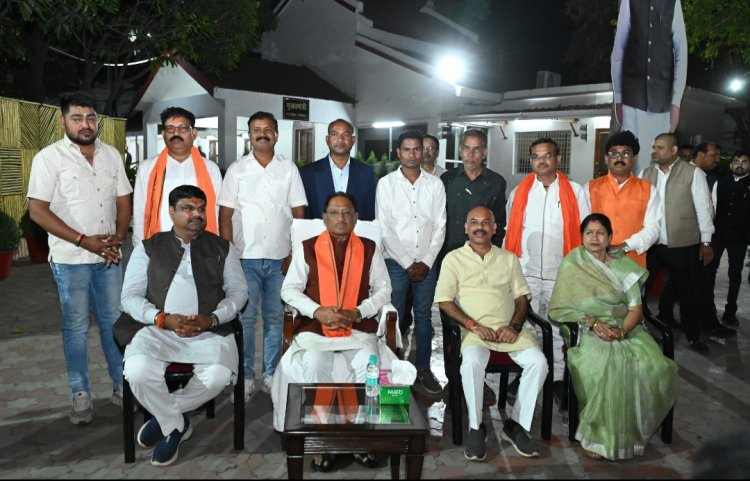 विधायक गजेन्द्र संग नवनिर्वाचित महापौर और पार्षदो ने की मुख्यमंत्री से मुलाकात