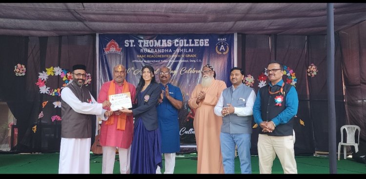 दुर्ग ग्रामीण विधायक ललित चन्द्राकर ने सेंट थॉमस कॉलेज में मंगलवार को आयोजित वार्षिकोत्सव में बतौर मुख्य अतिथि शामिल हुए