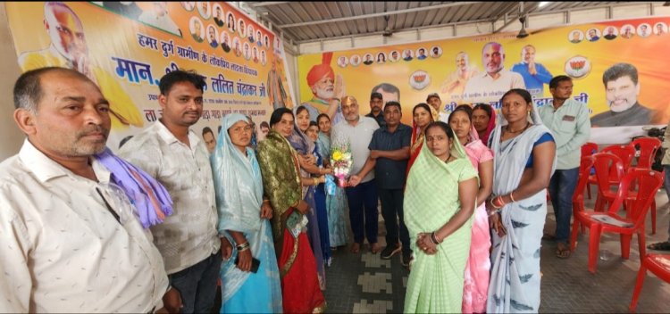 विजयी प्रत्याशियों ने दुर्ग ग्रामीण विधायक ललित चंद्राकर से मिलकर आभार व्यक्त किया