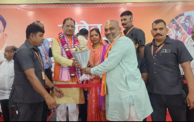 दुर्ग ग्रामीण विधायक ललित चंद्राकर ने मुख्यमंत्री विष्णु देव सायं को जन्म दिन की हार्दिक शुभकामनाएं दी