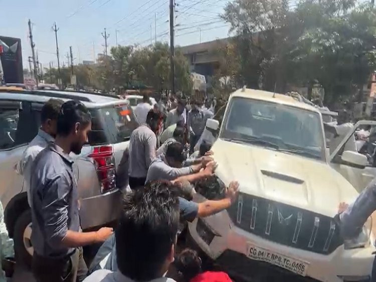 भिलाई में ट्रायल के दौरान महिन्द्रा शोरूम के वाहन चालक का ब्रेक की जगह एक्सीलेरेटर में पड़ गया पैर, एक्सीडेंट में एक बच्चा सहित तीन लोग घायल