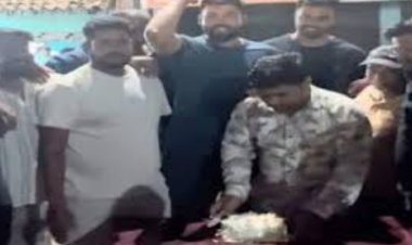 सड़क पर मना मंत्री का बर्थडे : समर्थकों ने काटा केक, जमकर की आतिशबाजी, कांग्रेसियों ने उठाया सवाल