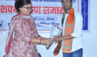 जिला कलेक्टर द्वारा उपचुनाव में नवनिर्वाचित पार्षद को शपथ दिलाई गई