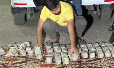 राजधानी रायपुर में चेकिंग के दौरान पुलिस ने इनोवा कार  में छुपाए गए  करीब 1.5 करोड़ रुपए से अधिक नगद बरामद ,2 आरोपी गिरफ्तार