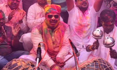 विधायक गजेन्द्र यादव संग नगाड़े की थाप पर थिरके शहरवासी,विधायक निवास में होली मिलन सम्पन्न