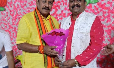 सांसद विजय बघेल को बधाई देने प्रसंशकों की उमड़ी भीड़  