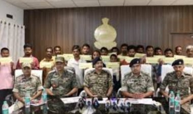 छत्तीसगढ़ में 19 नक्सलियों का आत्मसमर्पण, सरकार की पुनर्वास नीति का असर