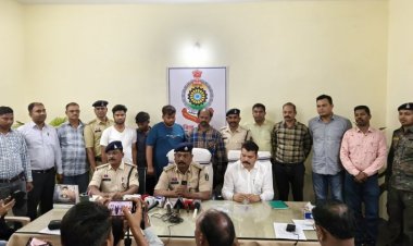 आटो में बिठाकर तहसीलदार को लूटने वाले चार आरोपियाें को पुलिस ने किया गिरफ्तार