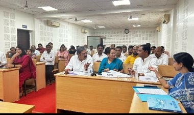 पेयजल को लेकर डायरेक्टर संचनालय नगरी प्रशासन एवं विकास  द्वारा महापौर, आयुक्त एवं सभापति के साथ की बैठक