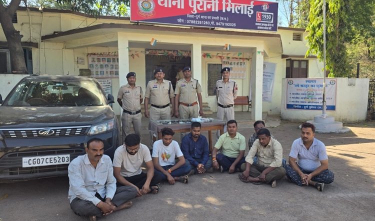 थाना पुरानी भिलाई क्षेत्र में बाहर से आकर अवैध रूप से जुंआ खेल रहे लोगो के उपर की गई कार्यवाही,जुआंड़ियों के पास एवं फड़ से नगदी रकम 221000 रू, मोबाईल फोन एवं एक वाहन को किया गया जप्त