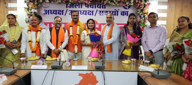 नवनिर्वाचित जिला पंचायत अध्यक्ष एवं सदस्यों के शपथ ग्रहण समारोह में सम्मिलित हुए दुर्ग ग्रामीण विधायक ललित चंद्राकर
