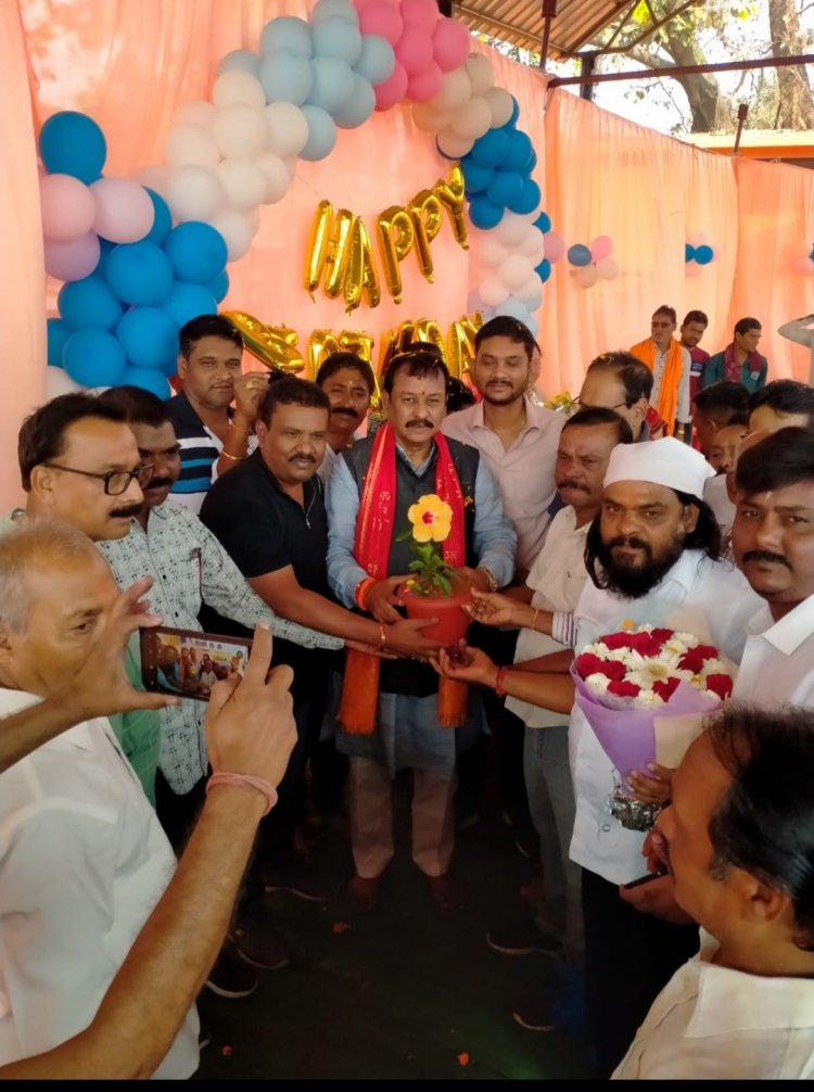 सांसद विजय बघेल को बधाई देने प्रसंशकों की उमड़ी भीड़,जनता का स्नेह, आशीर्वाद ही मेरे लिये सबसे बड़ी पूंजी है- सांसद विजय बघेल