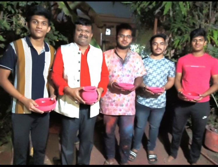 बीस मार्च विश्व गौरेया दिवस पर्यावरण प्रगती पंछी प्रेमी प्रशांत कुमार क्षीरसागर ने अपने परिवार,इष्टमित्र के साथ मिलकर मनाया