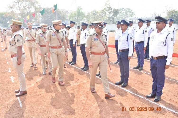 पुलिस महानिरीक्षक दुर्ग रेंज राम गोपाल गर्ग ने रक्षित केन्द्र दुर्ग का वार्षिक निरीक्षण किया