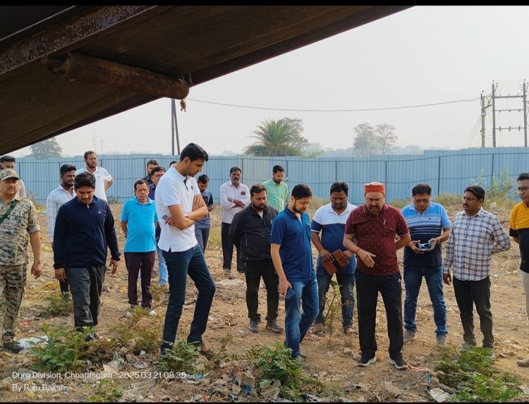 कलेक्टर ने आयुक्त के साथ ट्रेंचिंग ग्राउंड जाकर कचरे के वैज्ञानिक निपटान की प्रक्रिया एवं नगर निगम की तैयारियों का किया निरीक्षण