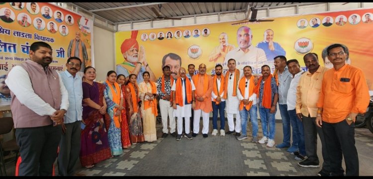 रिसाली नगर निगम के कांग्रेश पार्टी से 03 पार्षद और 02 एम.आई.सी. सदस्य ने आज दुर्ग ग्रामीण विधायक ललित चंद्राकर के समकक्ष भारतीय जनता पार्टी की सदस्यता ग्रहण किया