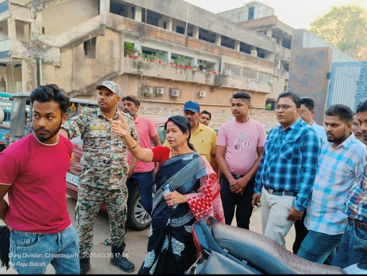 सख्ती: मेयर श्रीमती अलका बाघमार ने अधिकारियों के साथ किया निरीक्षण