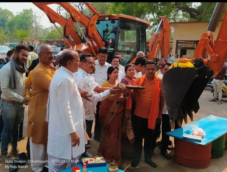 महापौर श्रीमती अलका बाघमार ने सभापति व प्रभारी के साथ नए चेन माउंटेन का शुभारंभ कर शहर सफाई के लिए किया रवाना