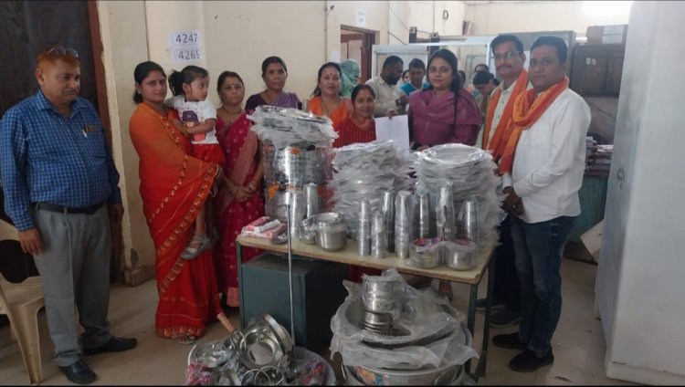 दुर्ग ग्रामीण विधायक ललित चंद्राकर ने महिलाओं को आत्मनिर्भर बनाने दिलाया बर्तन,रिसाली में खुला बर्तन बैंक