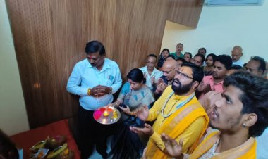 निगम के नवनियुक्त महापैर परिषद के 11 सदस्यों ने श्रीगणेश की पूजा-अर्चना कर पदभार ग्रहण किया