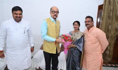 छत्तीसगढ़ के महामहिम राज्यपाल श्री रमेन डेका से विधायक,महापौर व सभापति ने भेंट कर नवरात्रि की शुभकामनाएं दी